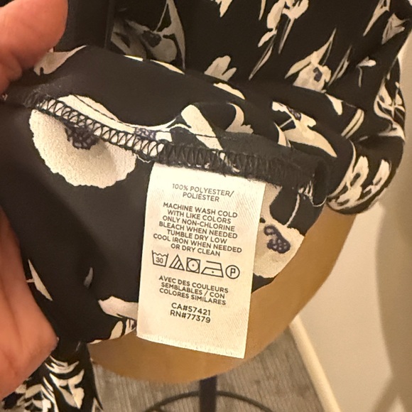 Ann Taylor Black and White Floral Blouse - Picture 6 of 6